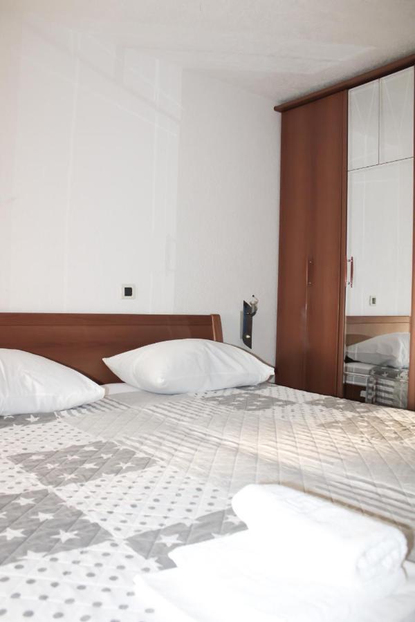 Apartments Larus Baška Voda Exterior foto