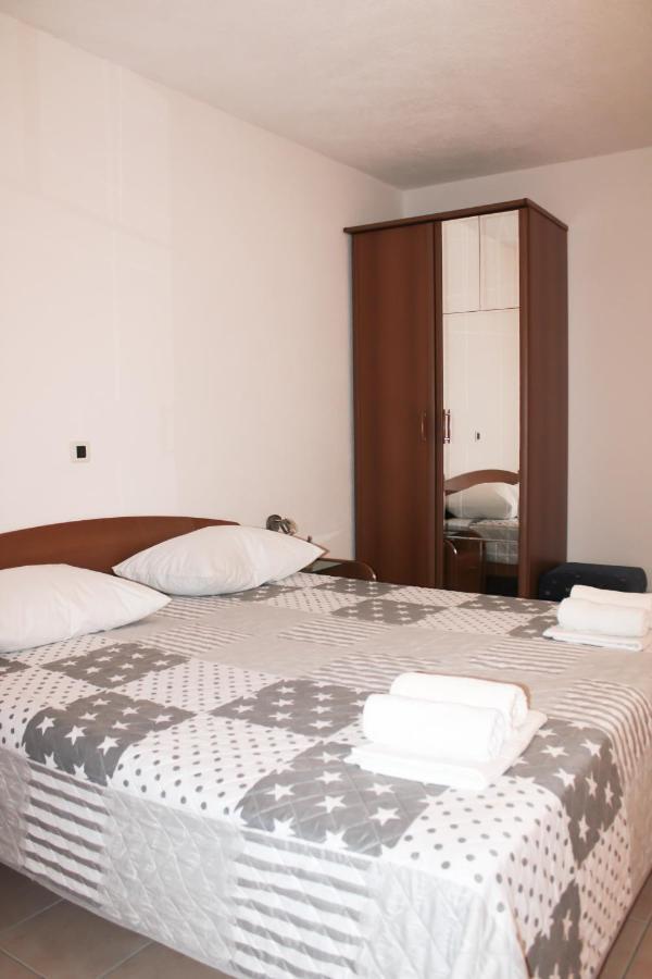 Apartments Larus Baška Voda Exterior foto