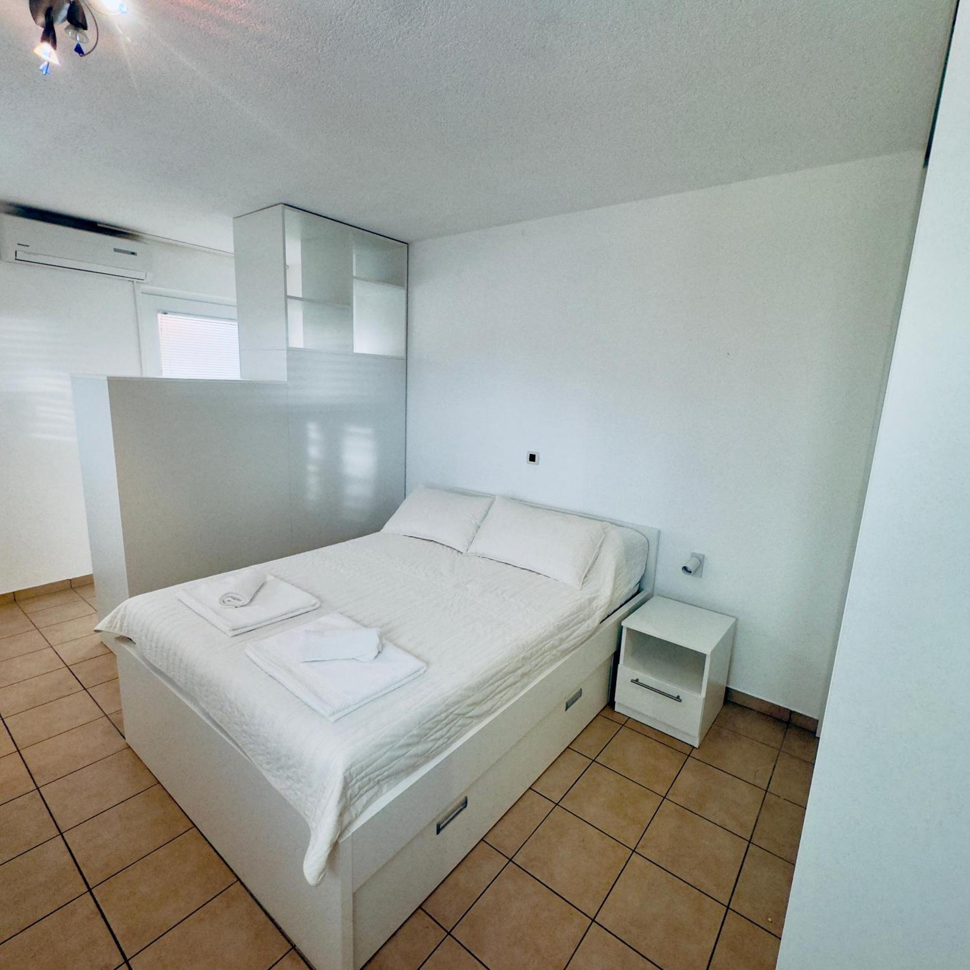 Apartments Larus Baška Voda Zimmer foto